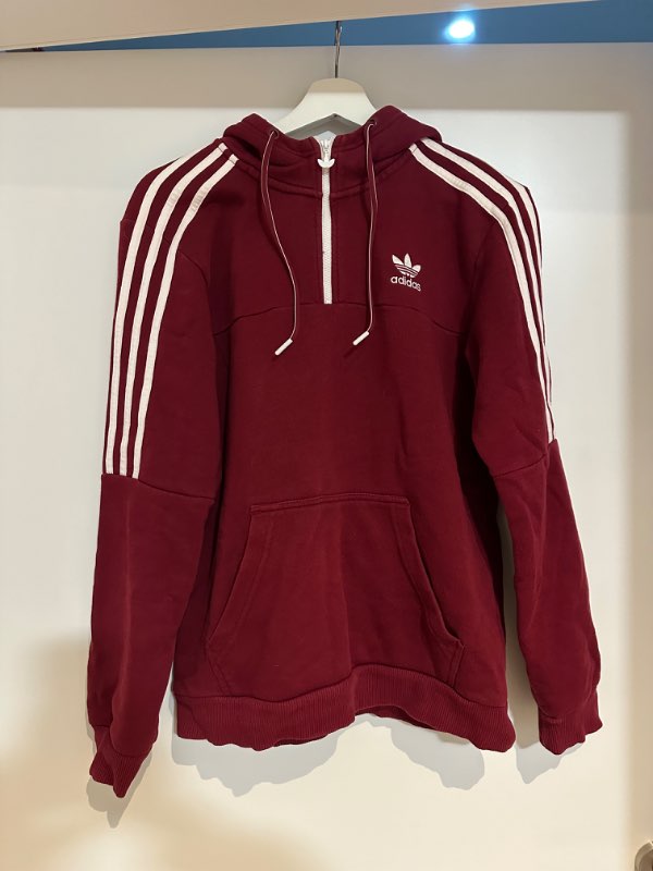 Vínrauð adidas hettupeysa