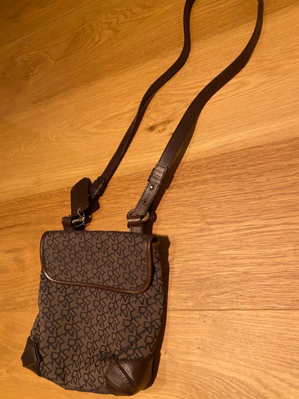 DK CROSSBODY