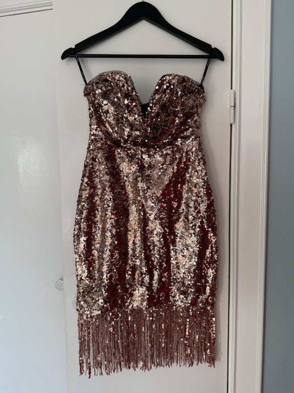 Pallíettukjóll m. kögri