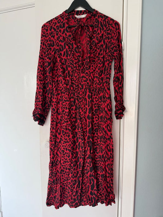 Rauður leopardkjóll