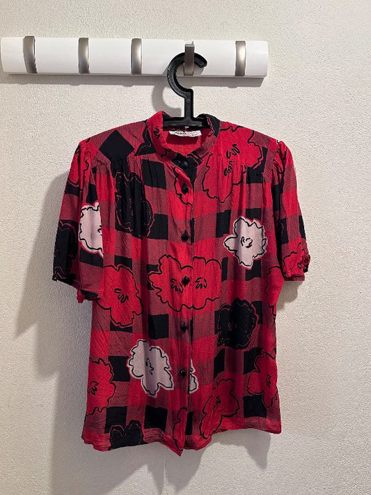 Rauð skyrta, blómamynstur