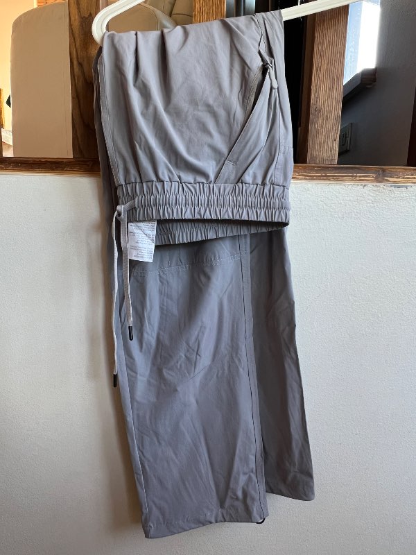 Gráar sport buxur