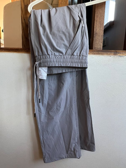 Gráar sport buxur