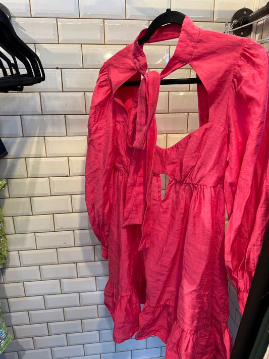 Dökk bleikur cut out kjóll