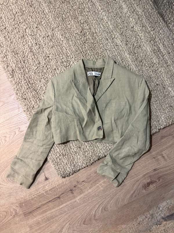 Beige cropped hör blazer