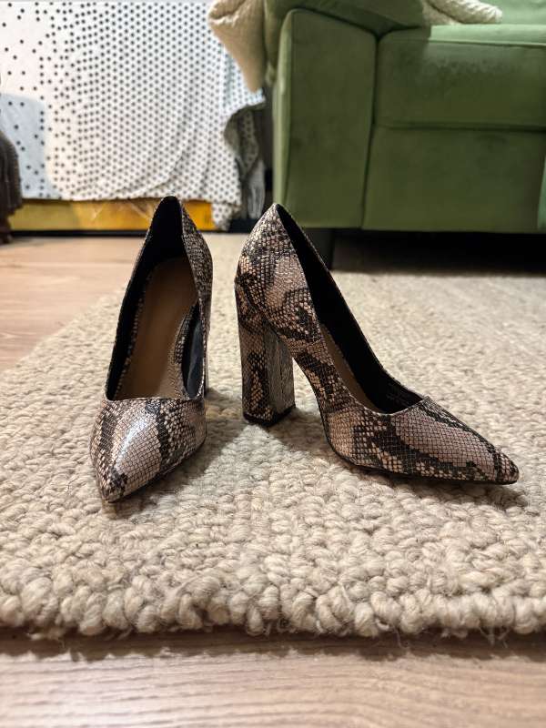Snakeskin hælaskór
