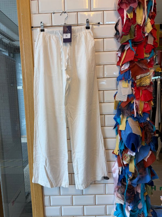 BERSHKA  hvítar hörbuxur