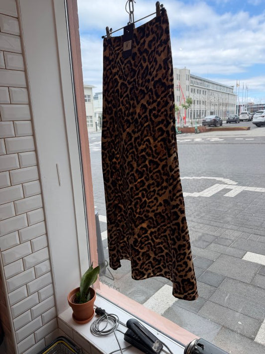 IVIVI hlébarðapils