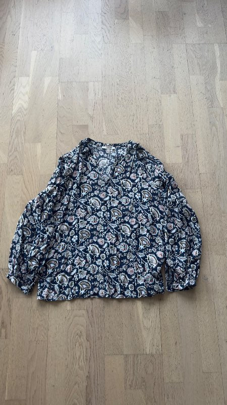 ESPRIT shirt with a leaf pattern