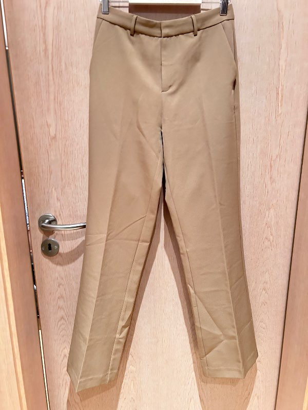 Neo Noir tan buxur 34