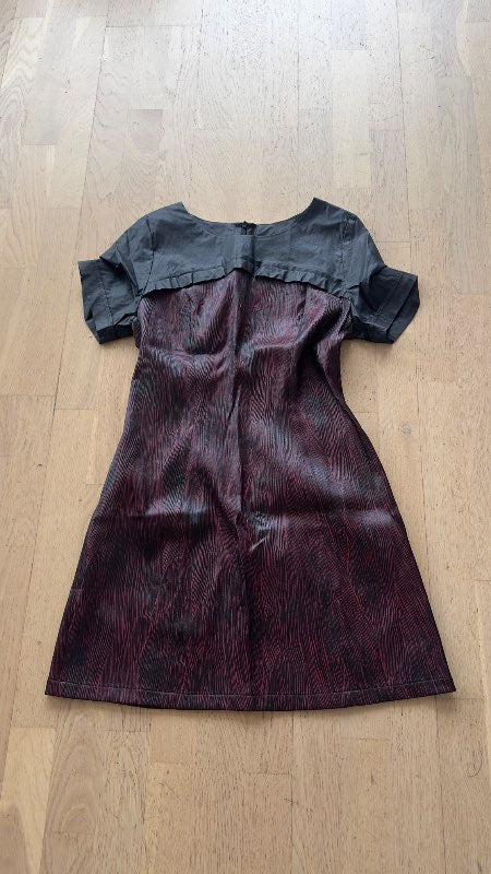 BIRNA black/red dress with short sleeves