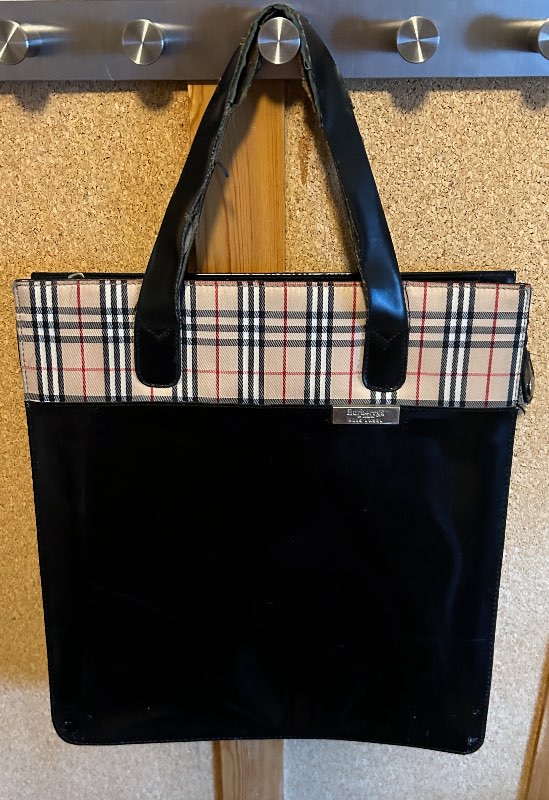 FAKE BURBERRY TASKA SVÖRT