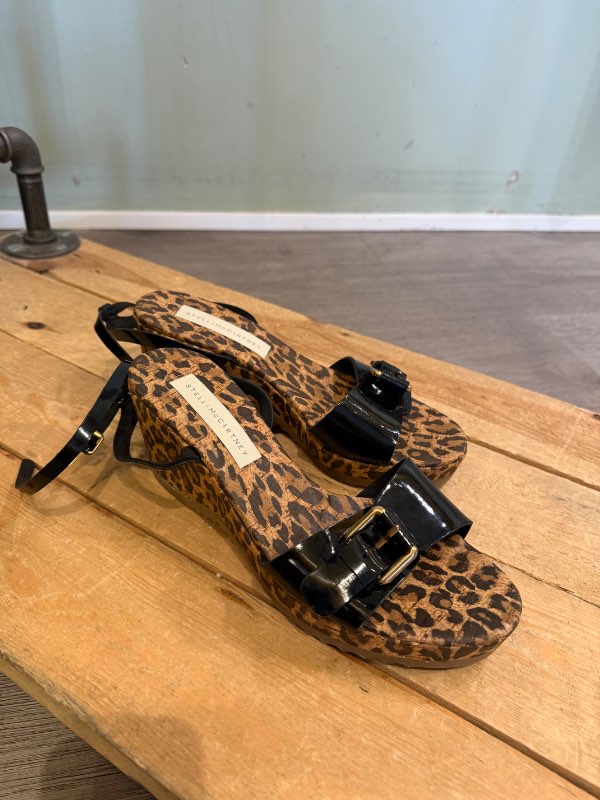 STELLA McCARTNEY hlébarða sandalar