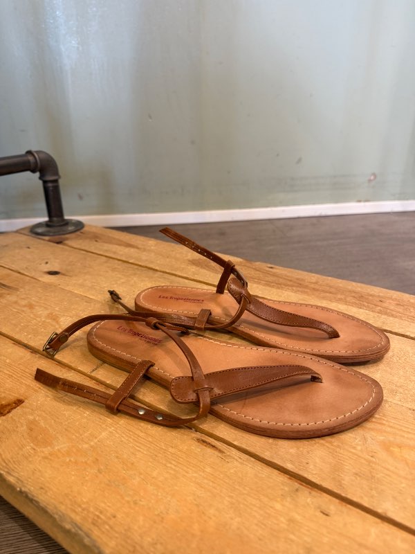 Les Tropeziennes brúnir sandalar