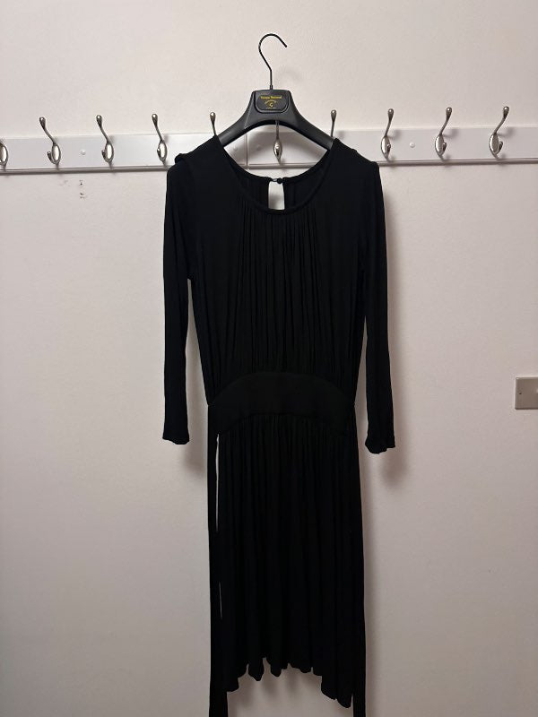 Svartur kjóll,  opin í bakið