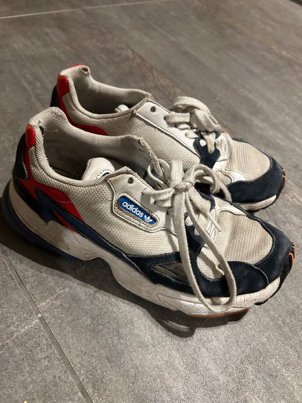 Adidas skór