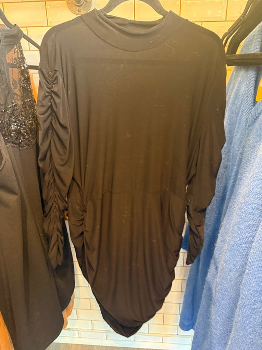 Svartur riktur rúllukraga kjóll