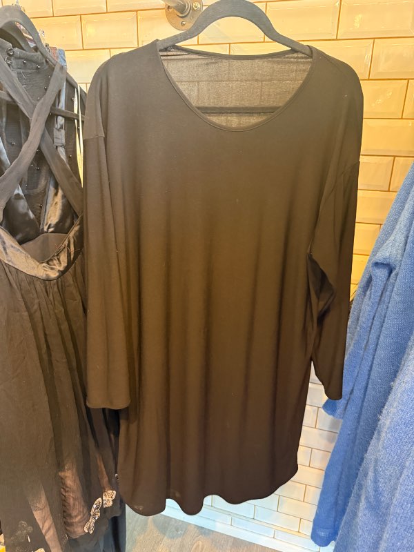 Svartur E label kjóll