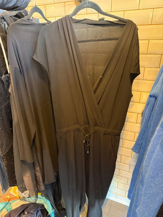 Svartur samfestingur