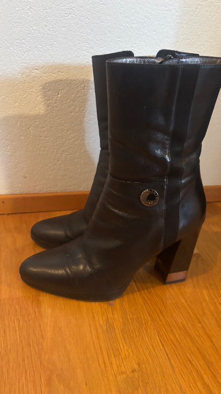 Armani skor