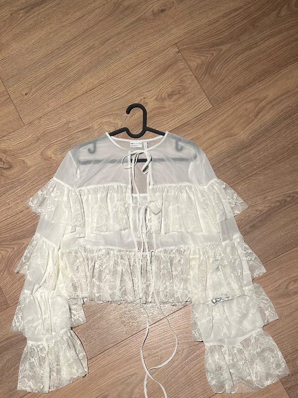 Asos blúndubolur bundinn