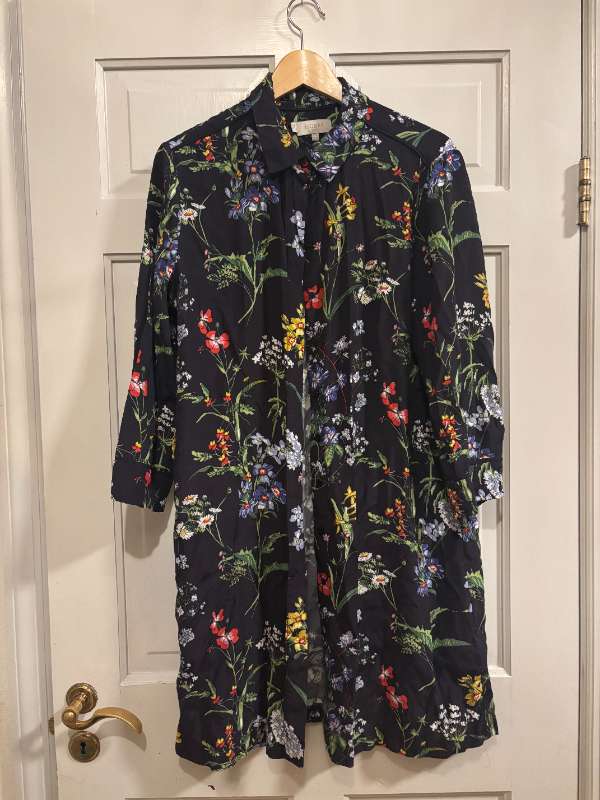 Hobbs kjóll með blómum