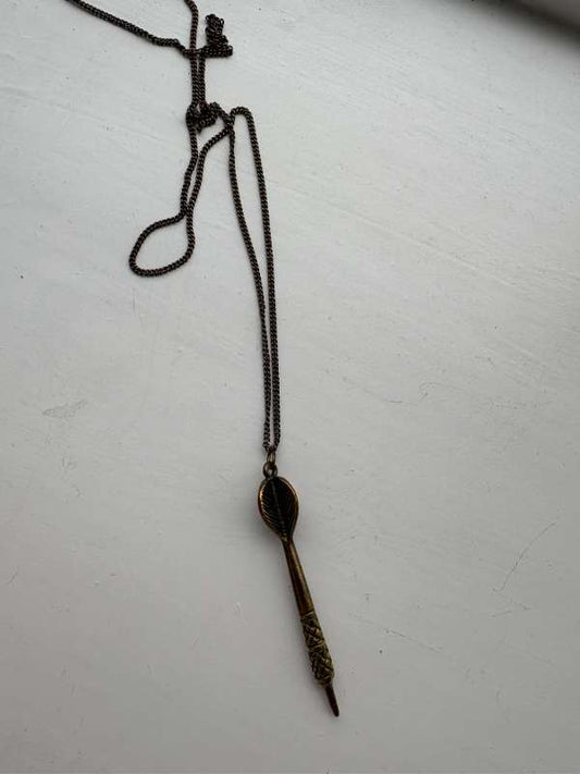 Pílu hálsmen