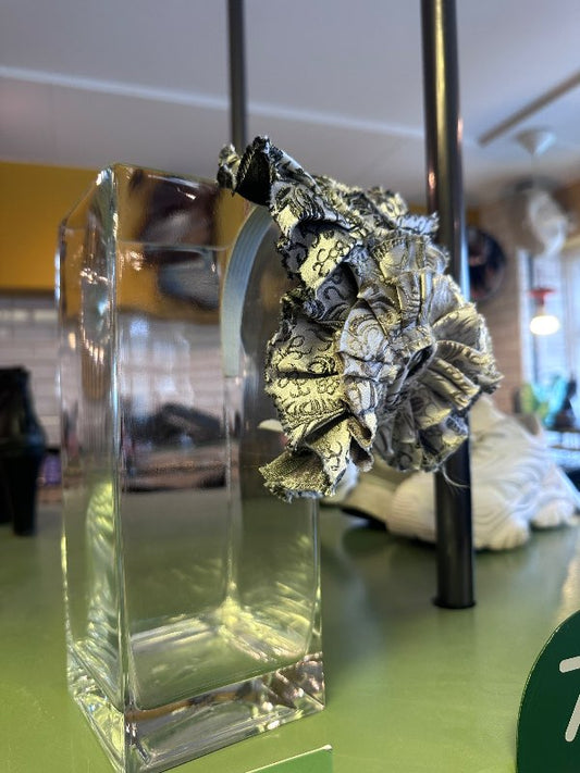 Thelmadesign rósettuspöng grá