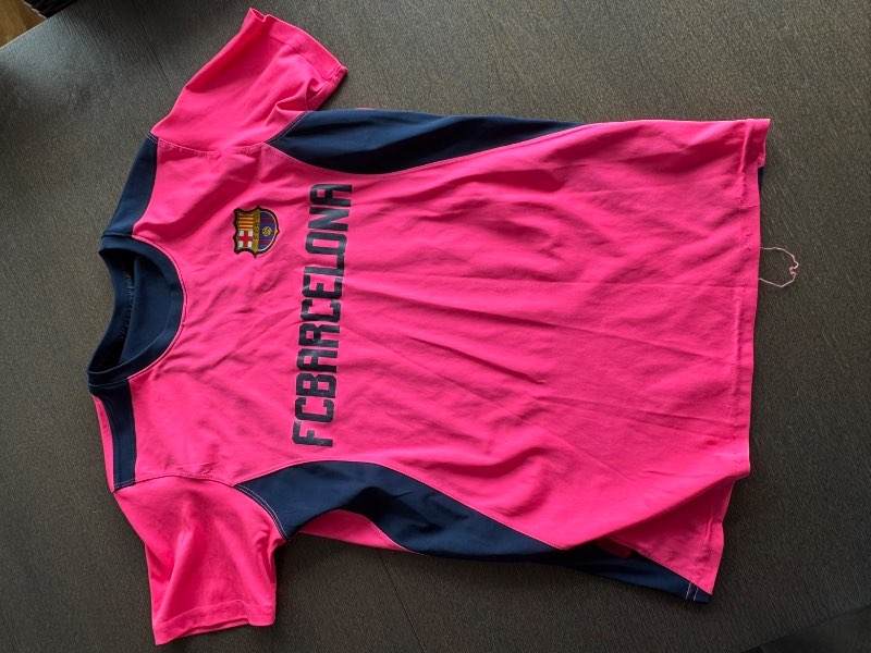 Barcelona bleik treyja
