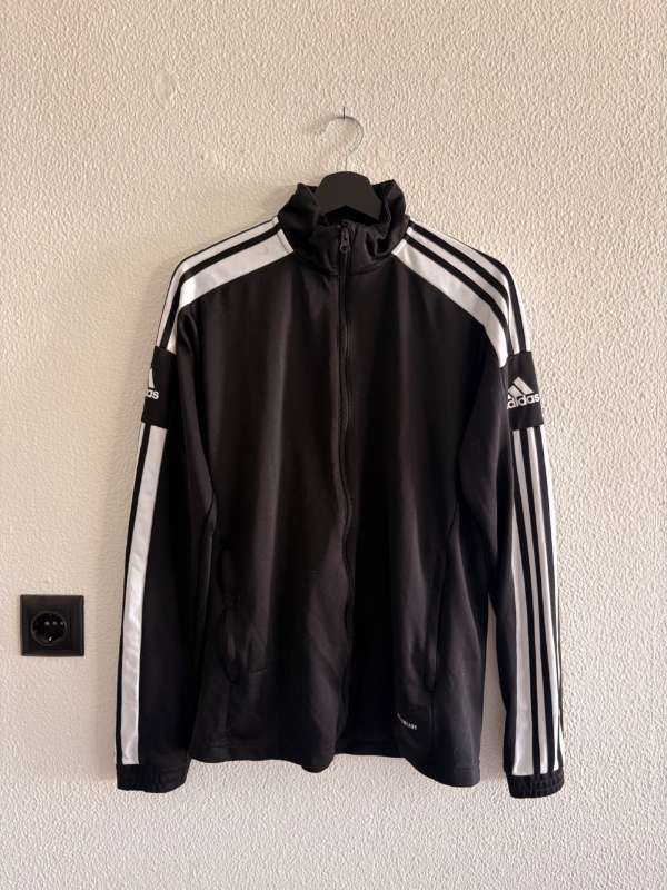 Svartur Adidas íþróttajakki