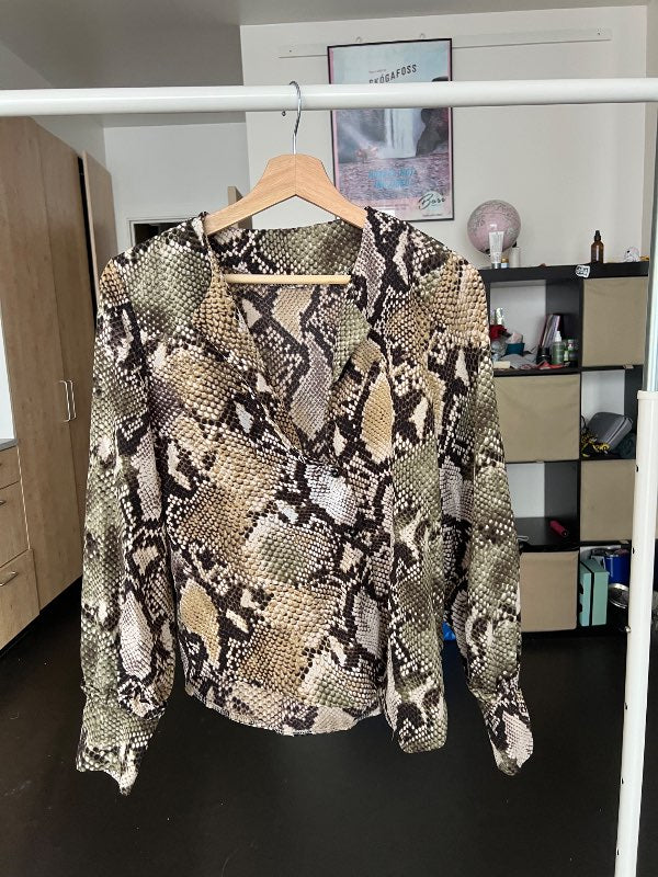 Shirt snake print