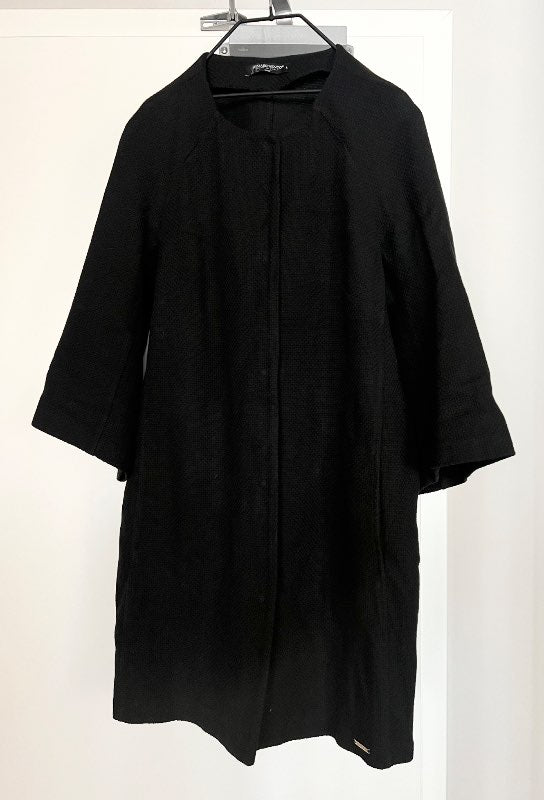 Textured collarless black coat (100% cotton)