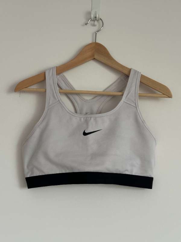Hvítur íþróttatoppur - Nike