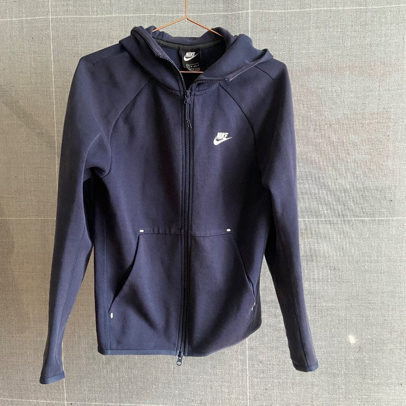 Nike hettupeysa