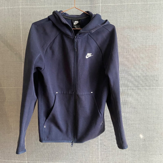 Nike hettupeysa