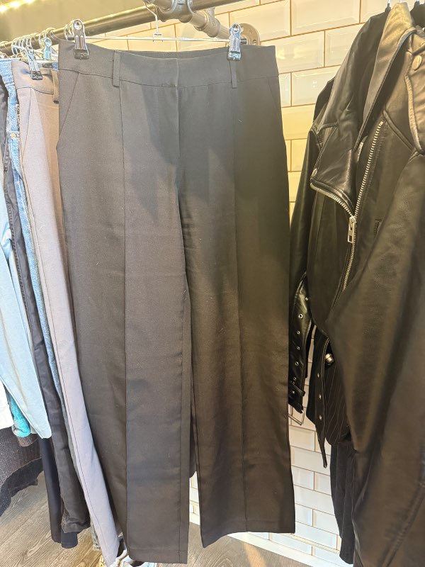Venderbys svartar buxur