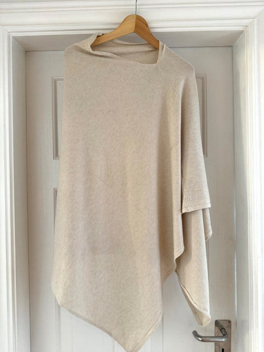 Drapplitað poncho