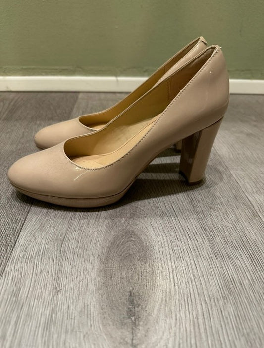 Clarks lakkskór ljósir