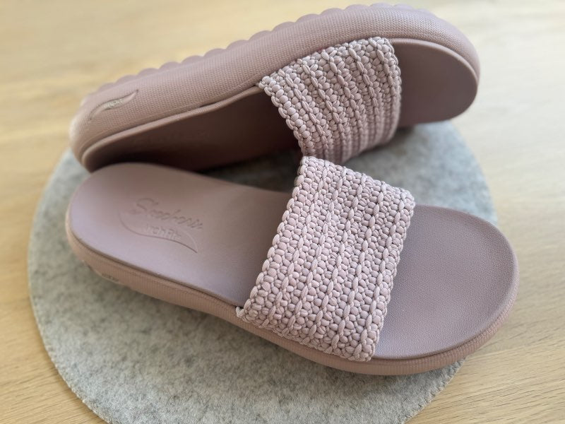 opnir skór frá Sketchers