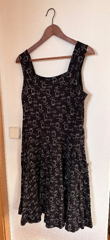 H- Effie’s Heart kjóll, svartur með hvítum hundum