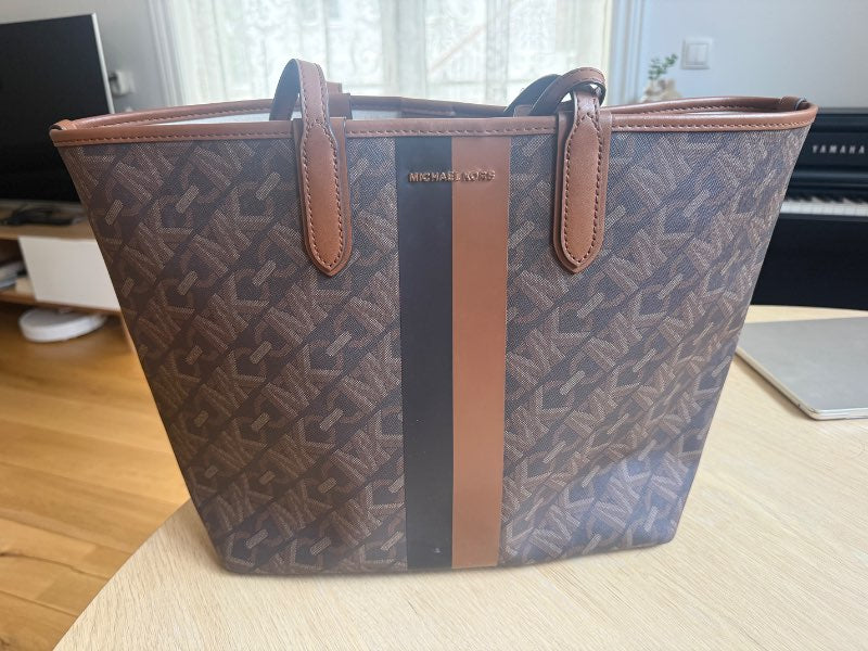 Michael Kors taska