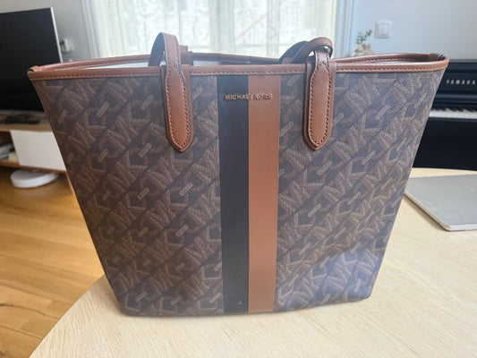 Michael Kors taska