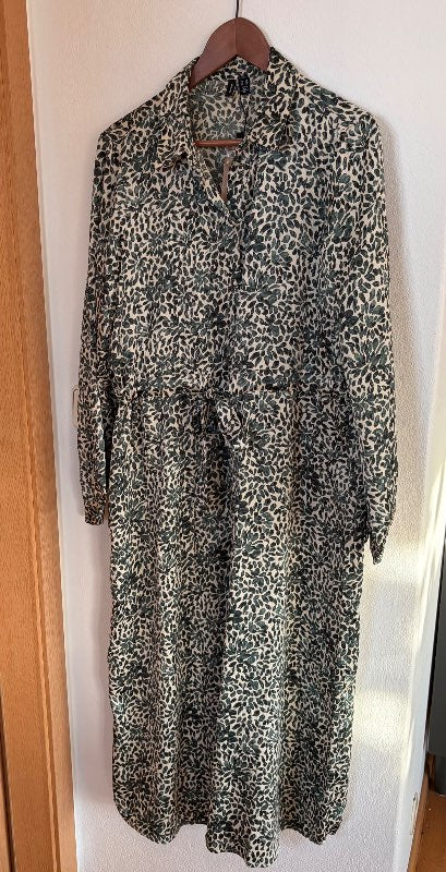 H- Vero Moda kjóll, hvítur/græn blóm ónotaður