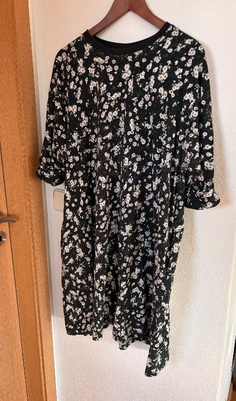 H- Kowtow kjóll, grænn með blómamunstri