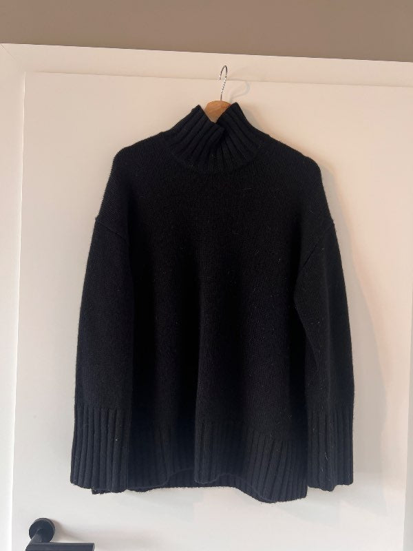 Cos cashmere peysa svört