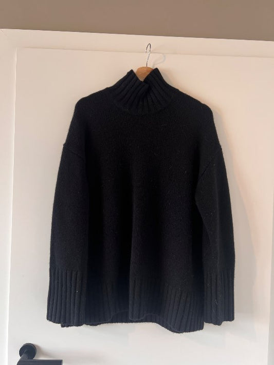 Cos cashmere peysa svört