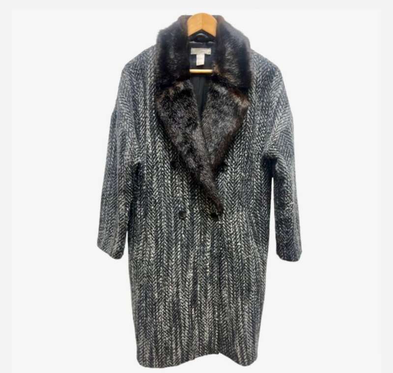 Kápa með skinn kraga Hm