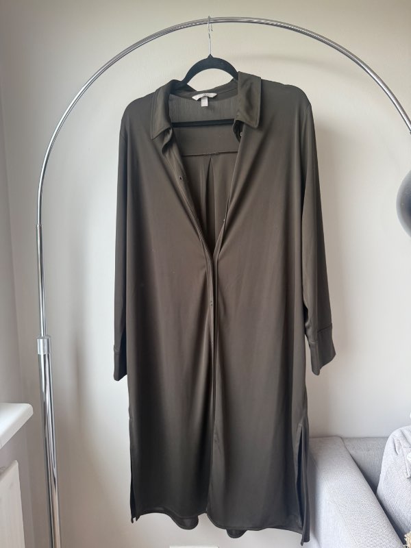 H&M dökkgrænn skyrtukjóll