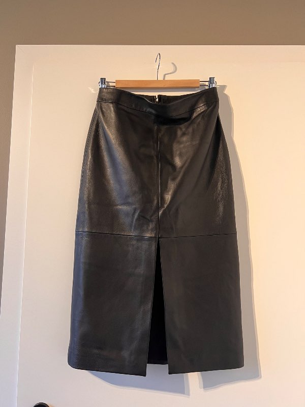 Hugo Boss leðurpils svart