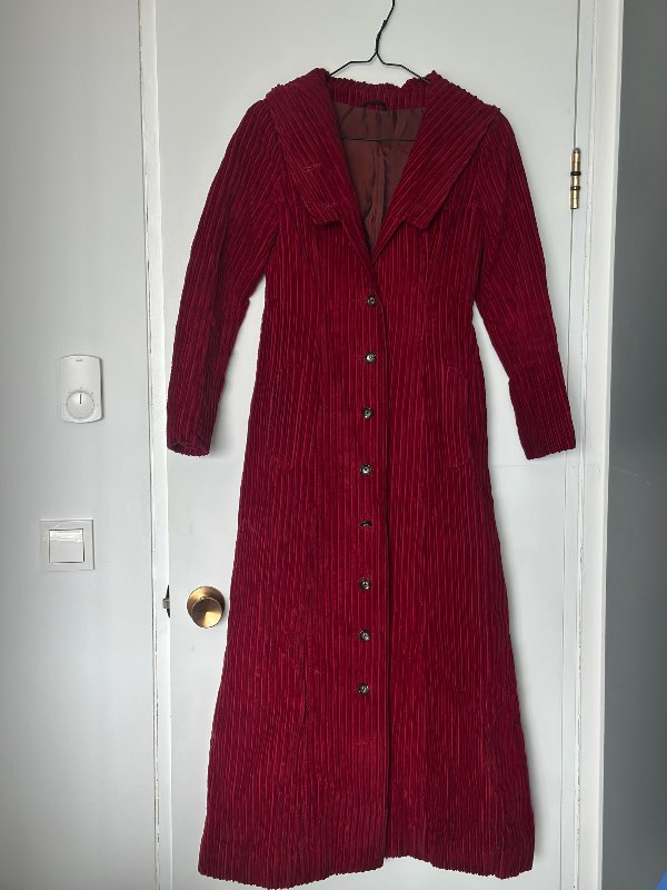 Einstök vintage rauð kápa með hettu